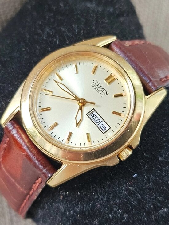 Vintage Citizen Quartz Ladies Wristwatch Day/Date Calendar Analog Wrist Watch